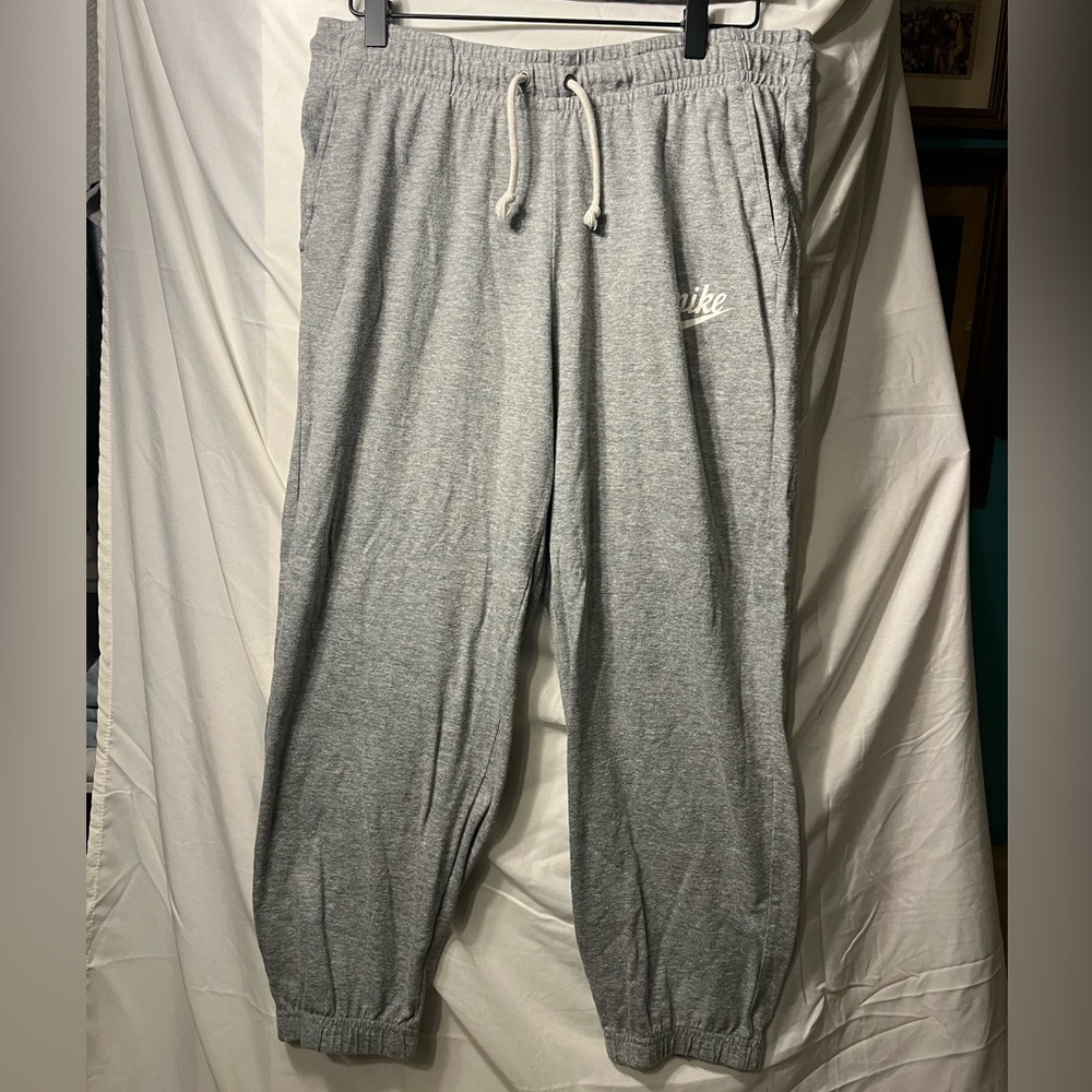 Nike light grey medium cropped sweat pants